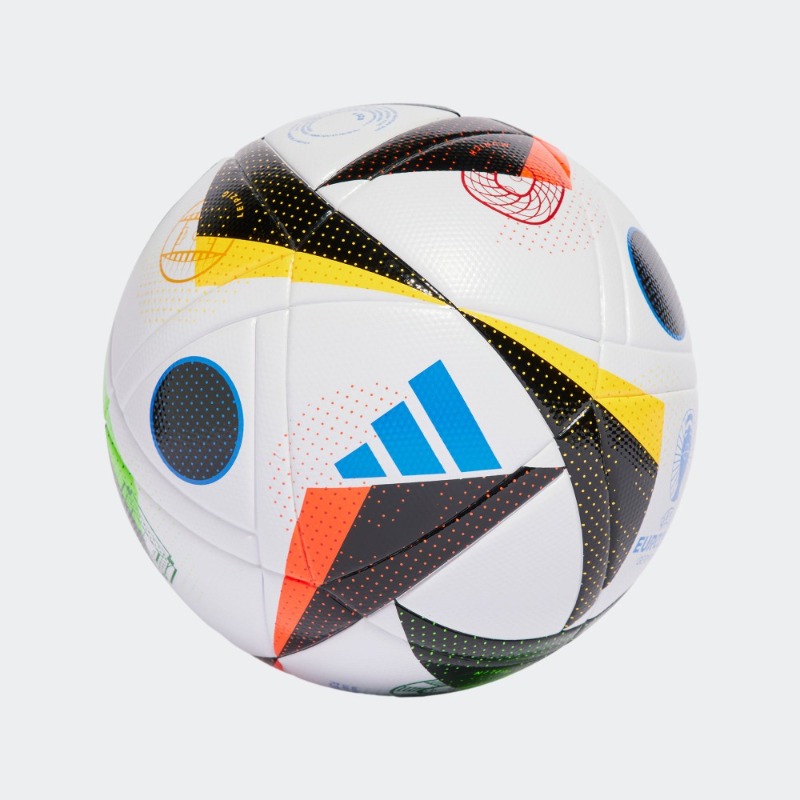 adidas欧洲杯足球代采的照片