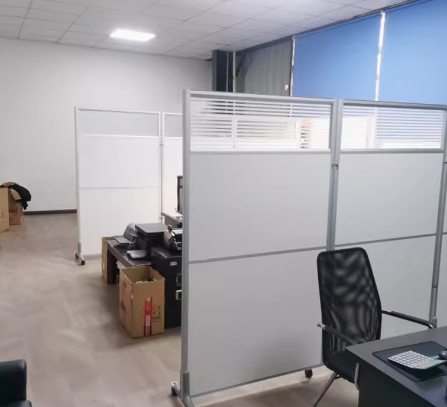 L型屏风代采的照片