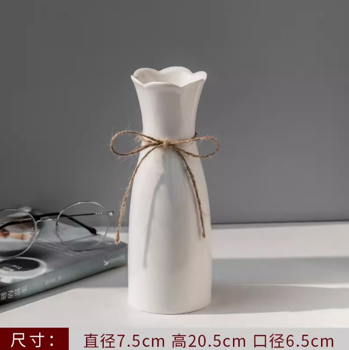简约陶瓷花瓶代采的照片